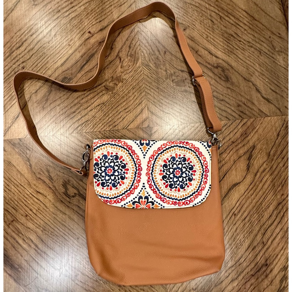 Studio Thirty One Crossbody Bag in Camel